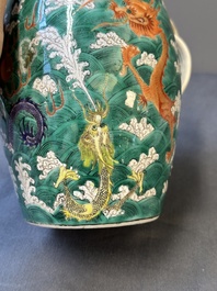 Une cruche en porcelaine de Chine famille rose sur fond vert  &agrave; d&eacute;cor de dragons et un plat &agrave; decor 'sept sages' et &agrave; bord de dragons, 19&egrave;me