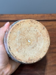 Een kleine Chinese wucai pot met floraal decor, Transitie periode