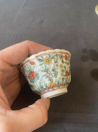 Twee paar Chinese famille verte koppen en schotels, Kangxi