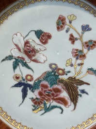 A Chinese famille rose 'faux-bois' border plate, Yongzheng/Qianlong