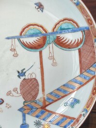 Paire d'assiettes en porcelaine de Chine de style Kakiemon d&eacute;cor&eacute;es aux Pays-Bas, 18&egrave;me