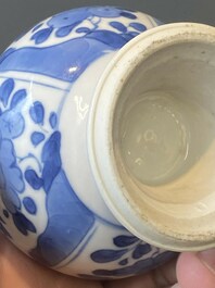 Een paar Chinese blauw-witte rozenwater sprenkelaars voor de islamitische markt, Kangxi