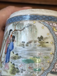 Bo&icirc;te couverte de forme ronde en porcelaine de Chine famille rose &agrave; d&eacute;cor figuratif, 19&egrave;me