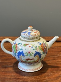 Th&eacute;i&egrave;re couverte en porcelaine de Chine famille rose &agrave; d&eacute;cor 'Pompadour', Qianlong