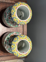 A pair of fine Chinese Canton famille rose 'Water Margin 水滸傳' vases, 19th C.