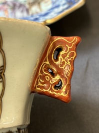 Une soupi&egrave;re couverte sur son support en porcelaine de Chine famille rose &agrave; d&eacute;cor mandarin et une th&eacute;i&egrave;re couverte, Qianlong