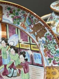 Een Chinese Canton famille rose dekselterrine  met bijbehorend bord, 19e eeuw