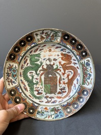 Drie Chinese Canton famille rose borden en een paar eierdopjes met wapendecor voor de Portugese markt, Guangxu