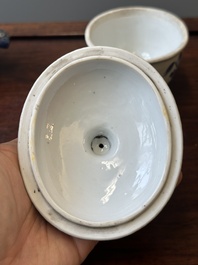Paire de sauci&egrave;res et terrines couvertes en porcelaine de Chine en bleu et blanc, Qianlong
