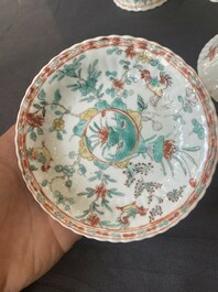 Twee paar Chinese famille verte koppen en schotels, Kangxi