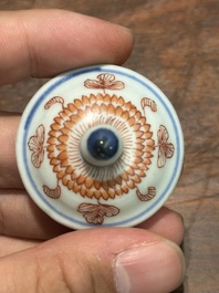 Een Chinese Imari-stijl miniatuur theepot, Kangxi