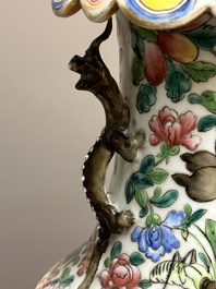 A pair of fine Chinese Canton famille rose 'Water Margin 水滸傳' vases, 19th C.