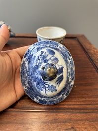 Paire de sauci&egrave;res et terrines couvertes en porcelaine de Chine en bleu et blanc, Qianlong