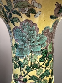 Paire de vases de forme 'gu' en biscuit &eacute;maill&eacute; verte mont&eacute;s en lampes en bronze dor&eacute;, Chine, 19&egrave;me
