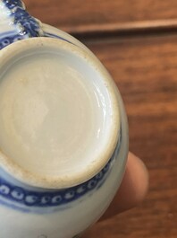 Een Chinese famille rose kop en schotel met wapendecor, Qianlong