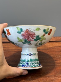 Une collection vari&eacute;e de huit pi&egrave;ces en porcelaine de Chine famille rose, 18/19&egrave;me