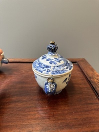 Paire de sauci&egrave;res et terrines couvertes en porcelaine de Chine en bleu et blanc, Qianlong