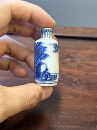 Zes Chinese blauw-witte snuifflessen, 19de eeuw