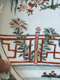 Paire de plats en porcelaine de Chine famille verte &agrave; d&eacute;cor 'Xi Xiang Ji', Kangxi