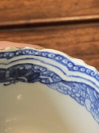 Een Chinese famille rose kop en schotel met wapendecor, Qianlong