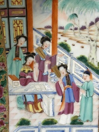 Een paar Chinese Canton famille rose bloemenhouders, 19e eeuw