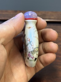 Tabati&egrave;re en porcelaine de Chine famille verte &agrave; d&eacute;cor de mariage de la s&oelig;ur de Zongkui, 19&egrave;me