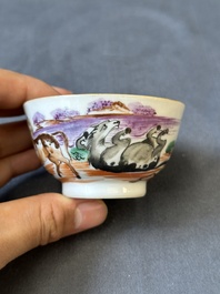 Ensemble des quatre tasses, soucoupes et une verseuse en porcelaine de Chine famille rose &agrave; d&eacute;cor de deux chevaux, Qianlong