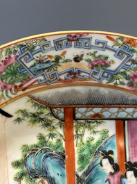 Twee Chinese Canton famille rose schotels met figuratief decor, 19e eeuw