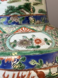 Vase en porcelaine de Chine famille verte &agrave; d&eacute;cor de guerriers &agrave; cheval, 19&egrave;me