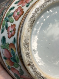 A pair of fine Chinese Canton famille rose 'Water Margin 水滸傳' vases, 19th C.