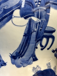 Vase en porcelaine de Chine en bleu et blanc &agrave; d&eacute;cor des 'Longues Dames', Kangxi