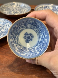 Een verzameling van 23 Chinese koppen en schotels, Kangxi/Qianlong