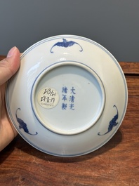 Een Chinees blauw-wit bord met lotusslingers, Guangxu merk en periode