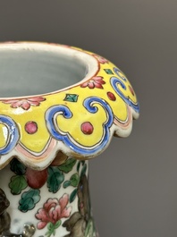 A pair of fine Chinese Canton famille rose 'Water Margin 水滸傳' vases, 19th C.