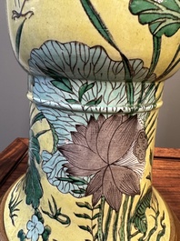 Paire de vases de forme 'gu' en biscuit &eacute;maill&eacute; verte mont&eacute;s en lampes en bronze dor&eacute;, Chine, 19&egrave;me