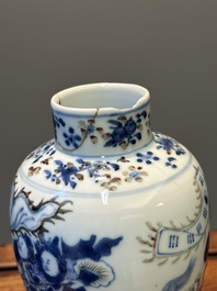 Paire de vases couverts en porcelaine de Chine en bleu, blanc et rouge de cuivre, marque de Kangxi, 19&egrave;me