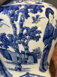 Vase en porcelaine de Chine en bleu et blanc &agrave; d&eacute;cor des 'Longues Dames', Kangxi