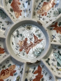 Rare assiette &agrave; mendiants en porcelaine de Chine wucai &agrave; d&eacute;cor de poisson, Kangxi