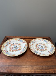 Paire de plats en porcelaine de Chine famille rose &agrave; d&eacute;cor d'antiquit&eacute;s, Yongzheng