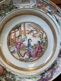 Une terrine couverte &agrave; deux compartiments et une assiette monogramm&eacute;e en porcelaine de Chine famille rose de Canton, 19&egrave;me