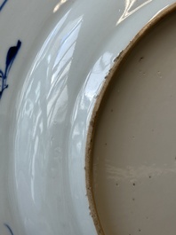 Twee Chinese blauw-witte schotels met floraal decor, Yongzheng