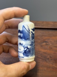 Zes Chinese blauw-witte snuifflessen, 19de eeuw