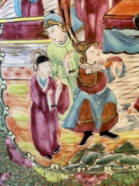 Paire de vases de forme rouleau en porcelaine de Chine famille rose de Canton, 19&egrave;me
