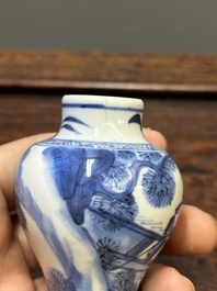 Vijf Chinese blauw-witte vazen, Kangxi