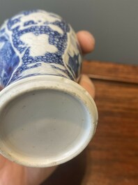 Een paar Chinese blauw-witte vazen en vier zoutvaten in blauw-wit, famille rose en Imari-stijl, Kangxi/Qianlong