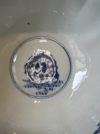 Bol en porcelaine de Chine en bleu et blanc &agrave; d&eacute;cor de la chasse mongole, marque de Chenghua, Kangxi