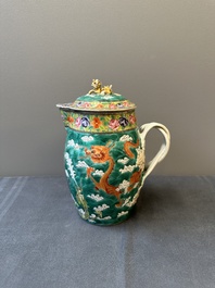 Une cruche en porcelaine de Chine famille rose sur fond vert  &agrave; d&eacute;cor de dragons et un plat &agrave; decor 'sept sages' et &agrave; bord de dragons, 19&egrave;me