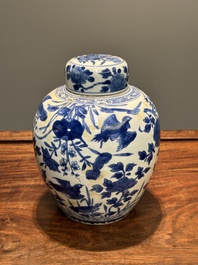 Pot couvert en porcelaine de Chine en bleu et blanc &agrave; d&eacute;cor floral, Kangxi