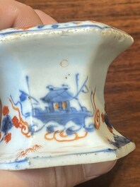 Een paar Chinese blauw-witte vazen en vier zoutvaten in blauw-wit, famille rose en Imari-stijl, Kangxi/Qianlong
