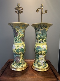 Paire de vases de forme 'gu' en biscuit &eacute;maill&eacute; verte mont&eacute;s en lampes en bronze dor&eacute;, Chine, 19&egrave;me